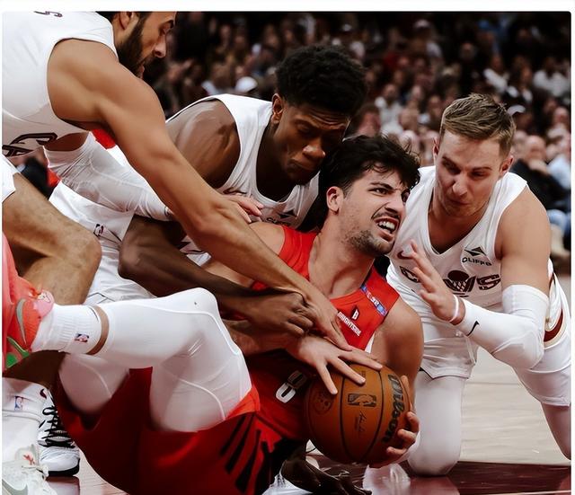 开云体育-&quot;篮网配合默契，联盟领头羊地位巩固&quot;