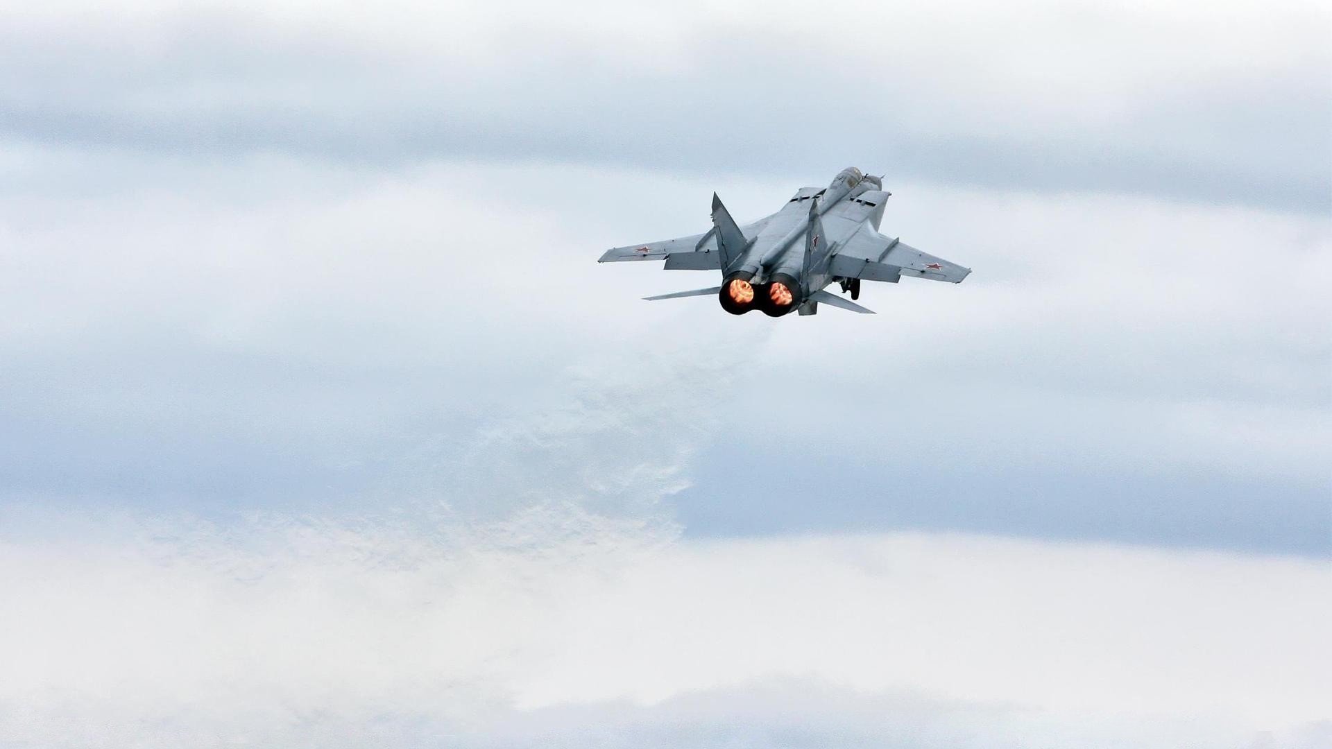 各国选手竞技水平不断提升，别的国家选手都是选的一些顶级