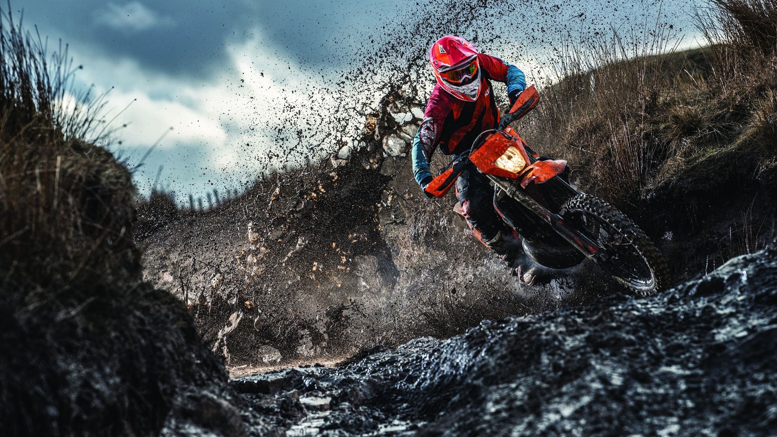 kaiyun体育app-76人中锋在对抗训练中完成强硬封盖引爆全场，76人三大中锋